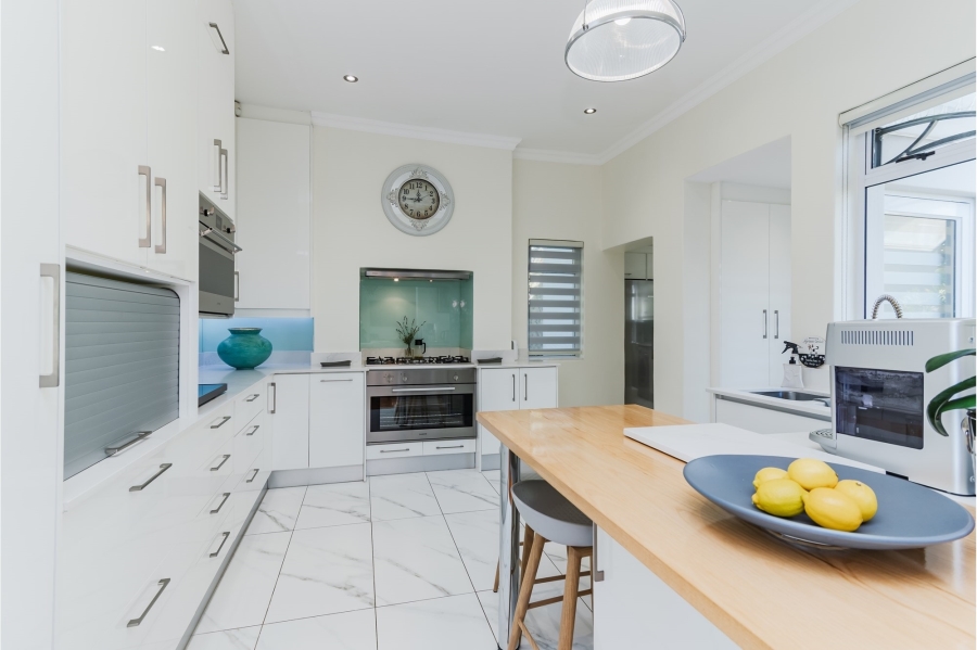 3 Bedroom Property for Sale in Cairnside Western Cape
